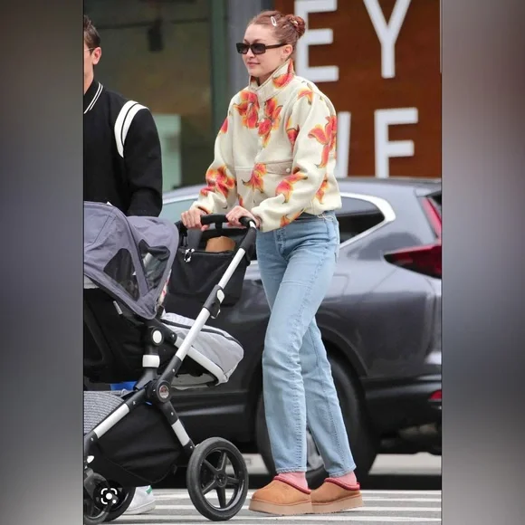 UGG TAZZ NEW IN BOX SIZE 6 - Picture 6 of 12